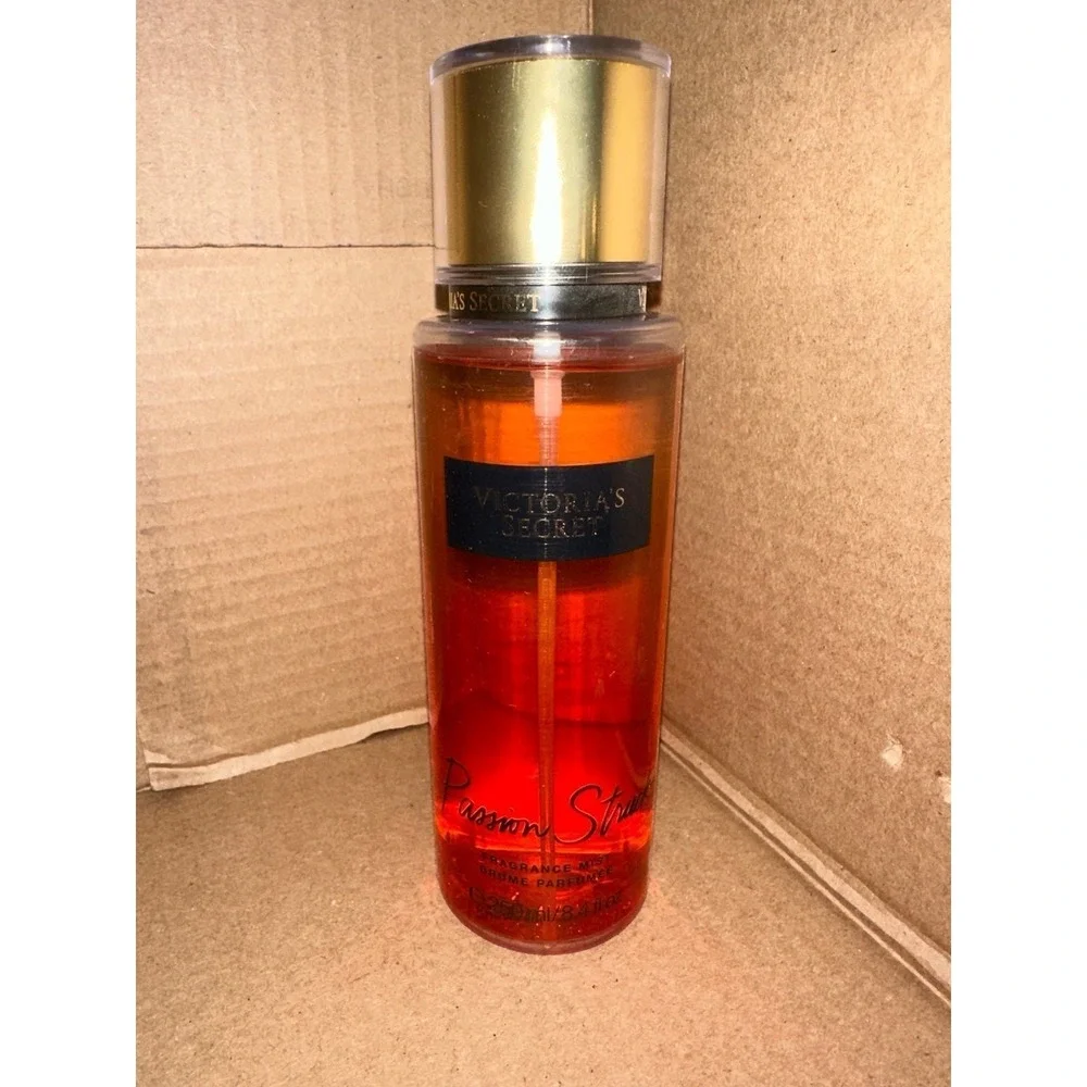 Victoria's Secret‎ Passion Struck Fragrance Mist body spray